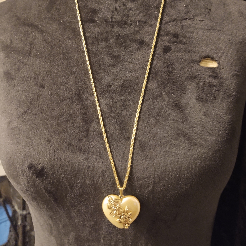 Gold heart necklace 15 in